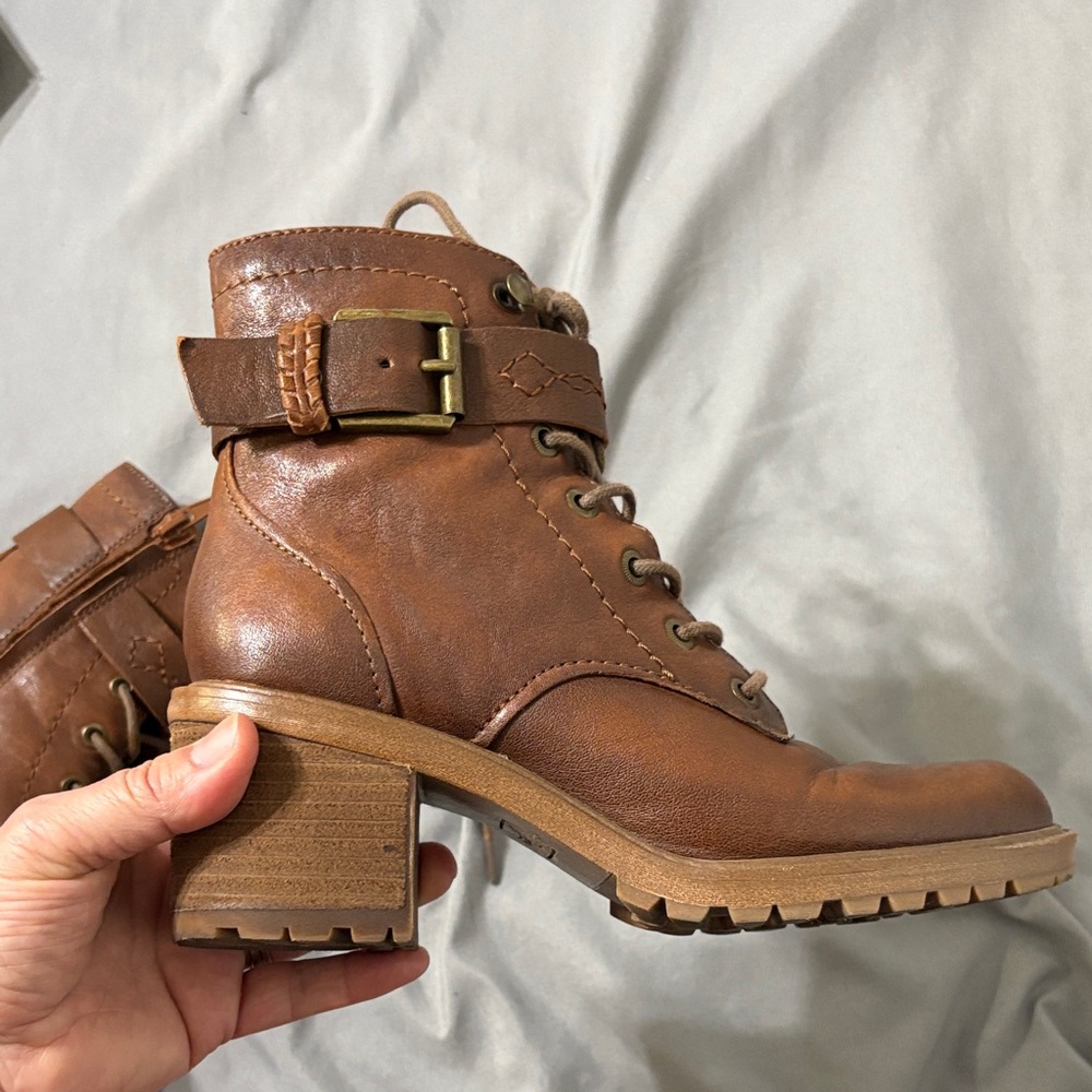 Zodiac Brown leather Ankle Boots. Size 6 1/2. - Picture 4 of 4